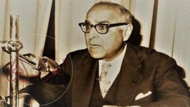 من هو الذي لقب بفيلسوف الادباء واديب الفلاسفه