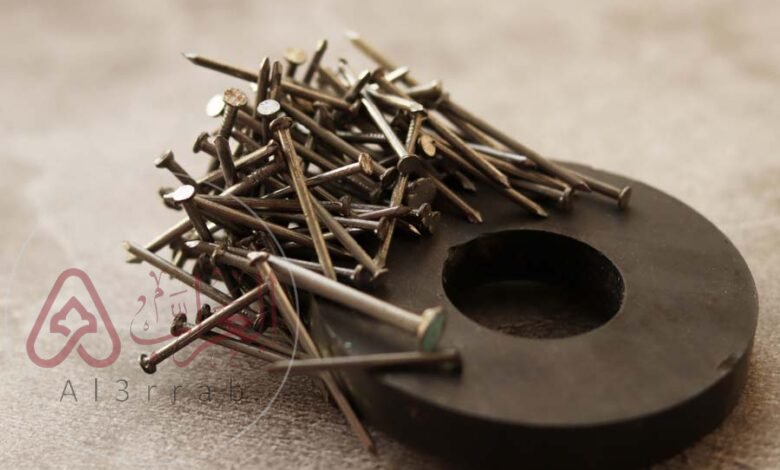 هو إزالة مساحات او اجزاء من اسطح المعادن المختلفة للحصول على تأثيرات زخرفية جميلة و متنوعة