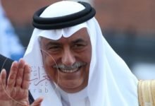 وش قصة احمد العمودي رجل الأعمال السعودي ويكيبيديا، لا تزال جريمة قتل رجل الأعمال السعودي حتي الآن تُثير جدلاً واسع في المجتمع السعودي، بعد أن تم شنق رجل الأعمال أحمد العموري في منزله بعد منتصفف الليل بهدف سرقة المال كونه مصرفي مشهور ولديها ثروة كبيرة من المال وهو من ساعدة في إزدهار القطاع الإقتصادي، حيث أعلنت الجهات الخاصة في البحث عن تفاصيل القتل والجريمة ومن هم المشتبه بهم.