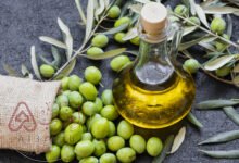 ما فوائد تناول زيت الزيتون على الريق وأضراره