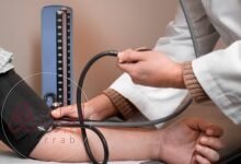 ما هو الهرمون الذي يساهم في تعديل ضغط الدم