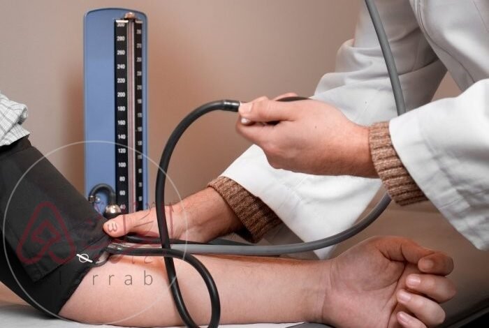 ما هو الهرمون الذي يساهم في تعديل ضغط الدم